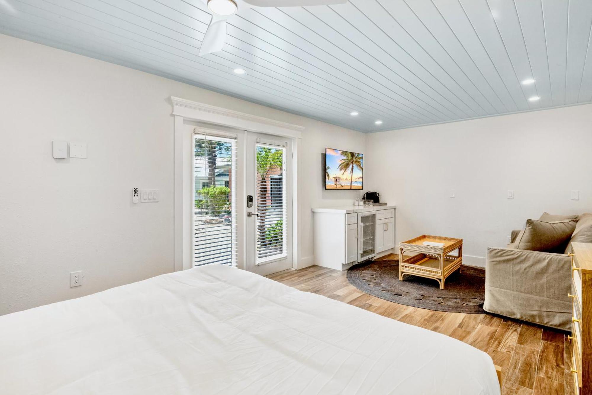 Tropical Breeze Resort Bee Ridge ภายนอก รูปภาพ